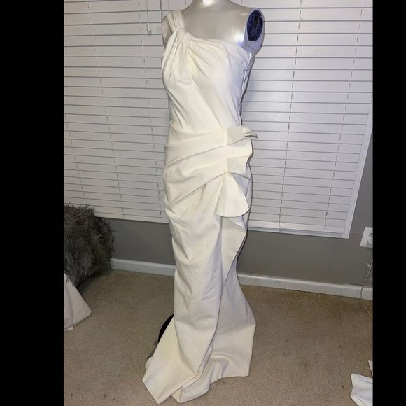 Chiara Boni La Petite Robe Seki One-Shoulder Gown - Picture 8 of 11